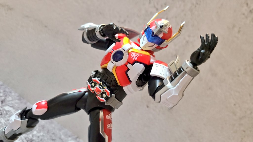 「では仕事開始 この1ヶ月に東映以外の特撮ヒーローのフィギュアやプラモが来てるのに」|拿瓦彩矢@次は名華祭のイラスト