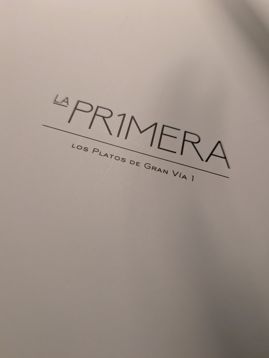 Esto estaba lleno. Y no de grupos de empresa. Pero tiene lógica. Todo está bueno, precio muy razonable, lugar estratégico. Los cántabros son gente lúcida, sabré yo.