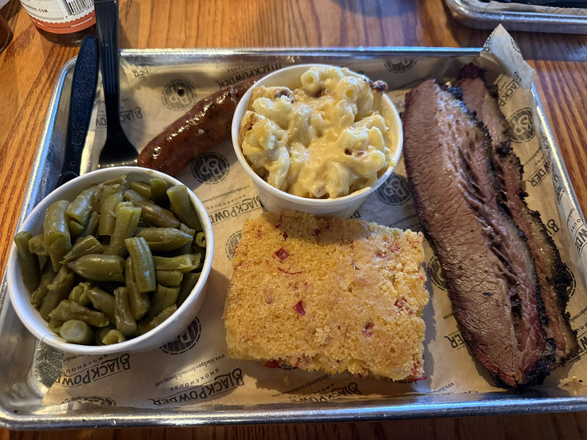 MosesMosley's tweet photo. When I travel I try to check out local bbq restaurants and today I went to BlackPowder Smokehouse in Jamestown NC. Solid brisket, great smoked Gouda Mac n cheese, and the jalapeño sausage was a solid choice! #8outof10 https://t.co/9TP4EJaHsQ