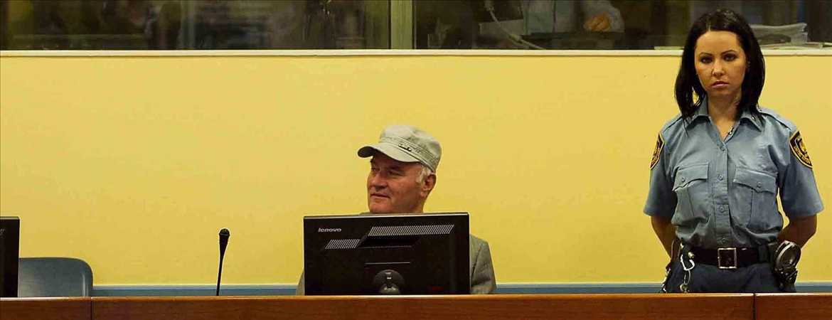 Bosna Hersek’in Podgoritsa’daki büyükelçilik binasının duvarına Sırp savaş suçlusunu öven yazı yazıldı