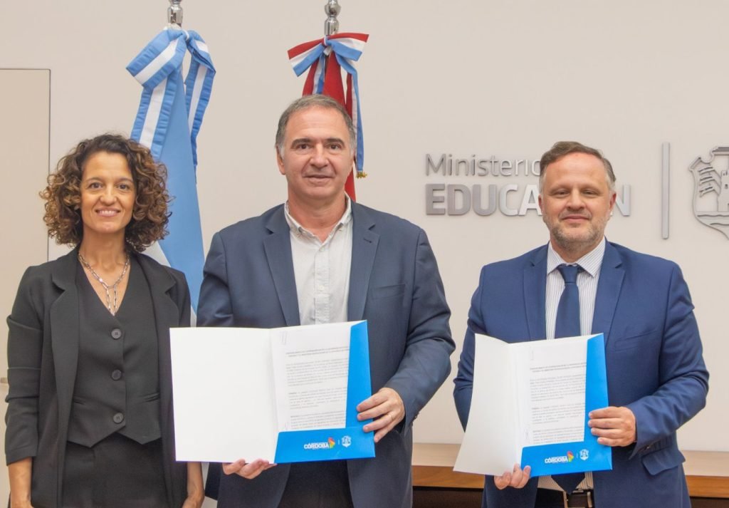 🫱🏻‍🫲🏽 Acuerdos que fortalecen la #educación, la investigación y la vinculación territorial.

🖊️ Firmamos un Convenio Marco de Cooperación entre el Ministerio de <a href="/educacioncba/">Ministerio de Educación de la Provincia de Córdoba</a> y la Universidad Nacional de #RíoTercero (UNRT) que impulsará acciones conjuntas en docencia, investigación,