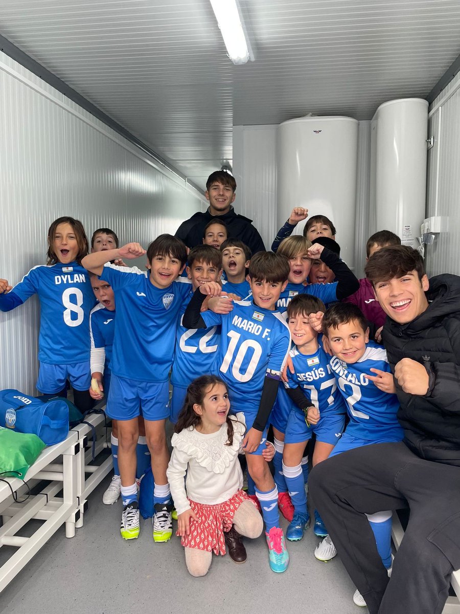 📸 | Algunas imágenes que nos deja esta jornada liguera con emocionantes partidos e importantes victorias.

👏🏽 ¡Queremos destacar la gran victoria de nuestro Cadete Floristería Antonio Mendoza, y el valioso empate de nuestro Alevin Frutería Crispin!

#LaPasiónQueNosUne