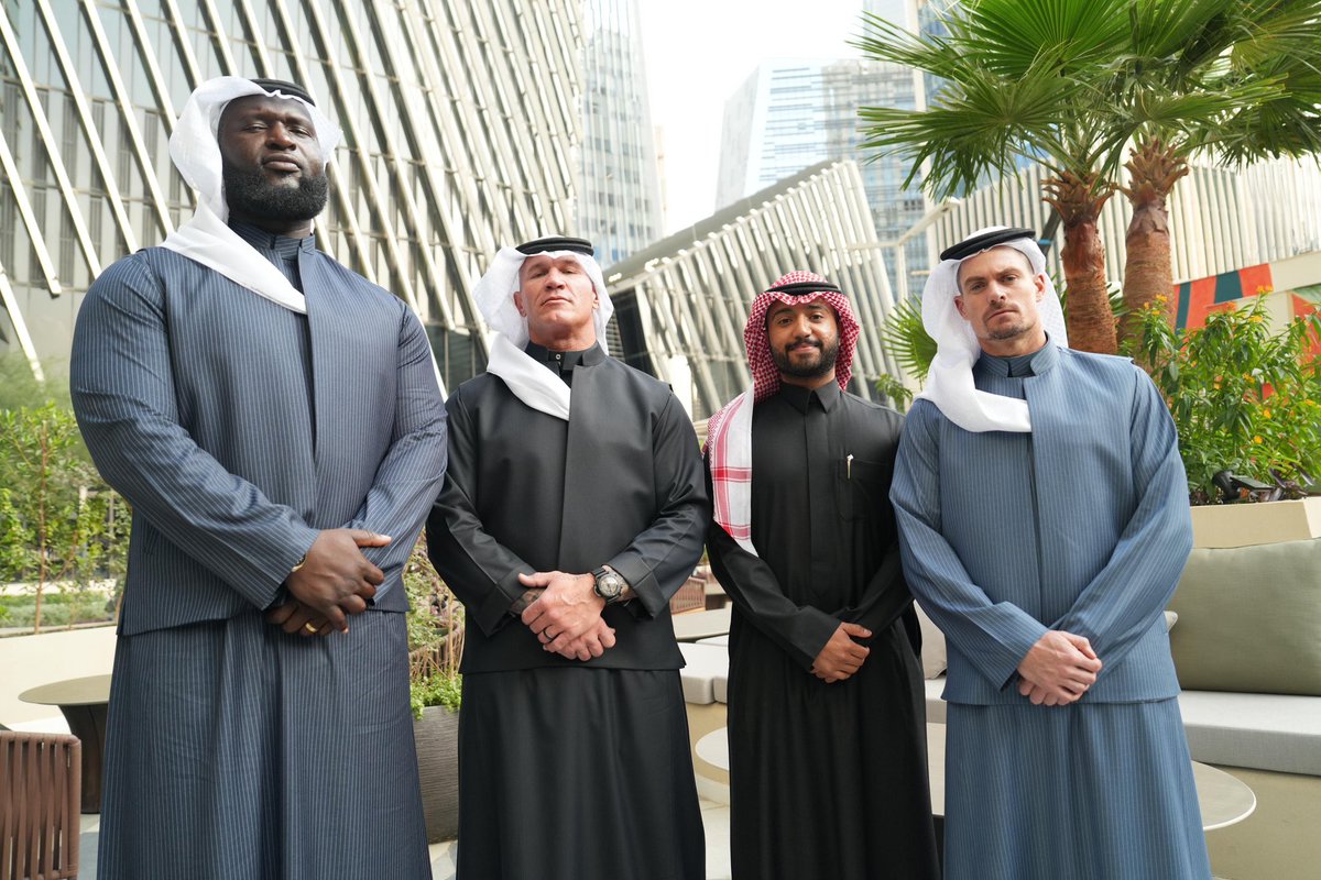 أبطال WWE  كاشخين بالثياب😎🇸🇦❤️✌🏻