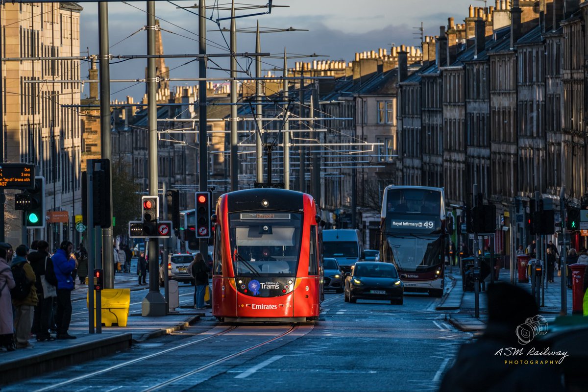 ASMRailPhotos's tweet photo. ๐๏ธ| Newhaven to Airport
๐ฃ| @EdinburghTrams
๐| CAF Urbos 3 (Edinburgh) 257
๐| Leith Walk
๐| 22/11/2025
#cafurbos3 #edinburghtrams #leithwalk #uktrams
๐ธ| Photography by @ASMRailPhotos ยฉ๏ธ https://t.co/UBThMP3CdW