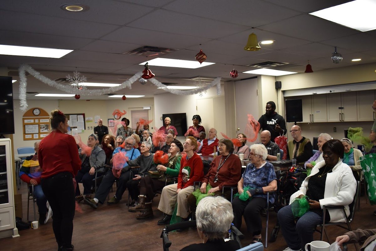 BCeccarelliCAH's tweet photo. Merci #farfofierte pour avoir organisé le spectacle de #nathalienadon hier ici à @CAHdepuis45ans il nous a fait du bien de chanter ensemble et partager un si beau moment convivial 
#ainees #santefr  @FARFO_Ontario https://t.co/RbkGHe1KCv