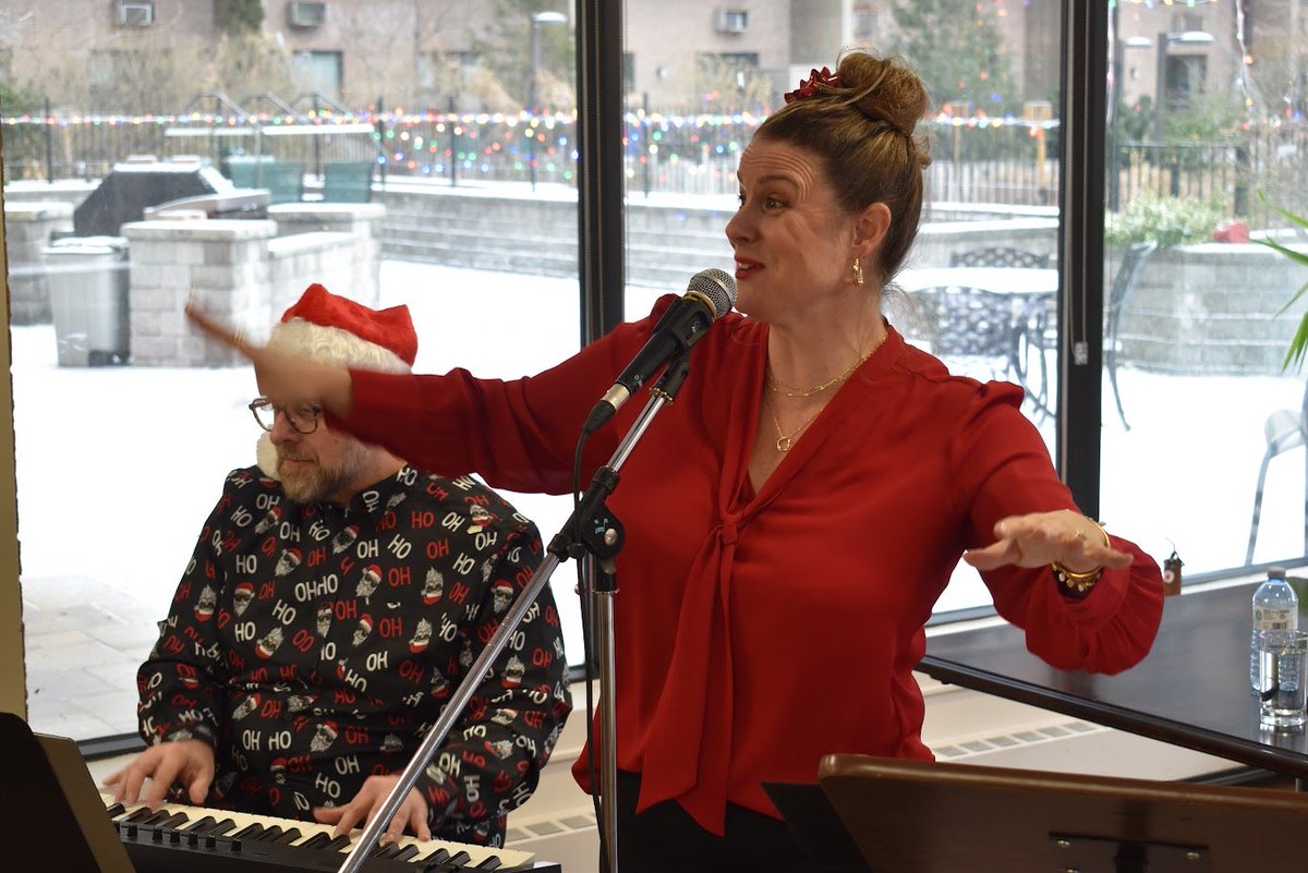 BCeccarelliCAH's tweet photo. Merci #farfofierte pour avoir organisé le spectacle de #nathalienadon hier ici à @CAHdepuis45ans il nous a fait du bien de chanter ensemble et partager un si beau moment convivial 
#ainees #santefr  @FARFO_Ontario https://t.co/RbkGHe1KCv