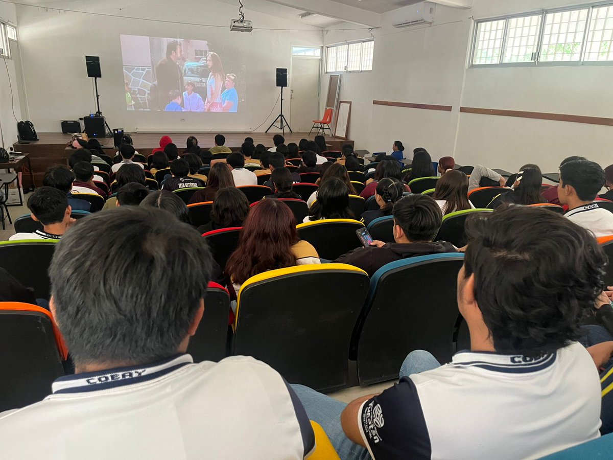 codhey's tweet image. En el Plantel Valladolid del Cobay realizamos el Cine-Debate “Cicatrices” por el #25N. Con el estudiantado de 3er semestre abrimos conversación para identificar violencias, reflexionar y prevenir. La actividad fue facilitada por Georgina G. Díaz Santoyo y María Isabel Pool Ucán.