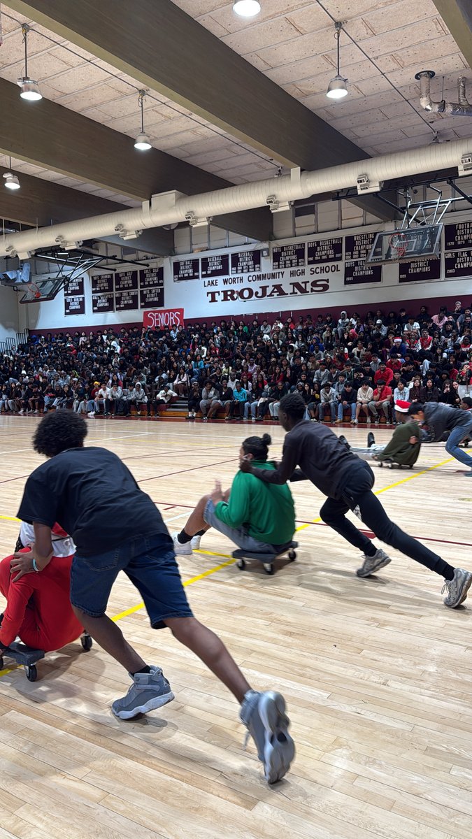 LWCHSTrojans's tweet image. The Grinch Stole the Pep Rally was a success! #Almostbreak #Grinch #GoTrojans #SGA #LIA @villani824 @kgwhetsell @pbcsd