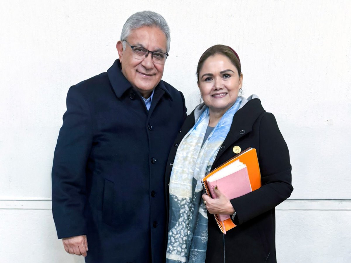 📙 El Srio. Gral. del #SNTE, Mtro. Alfonso Cepeda Salas, sostuvo una reunión con la Profa. <a href="/iselaMat38/">isela Licerio</a>, dirigente de <a href="/snte_38/">Sección 38 SNTE COAHUILA</a> en #Coahuila, para avanzar en soluciones a las principales demandas de las y los trabajadores de la educación en la entidad. 🧑‍🏫👩‍🏫