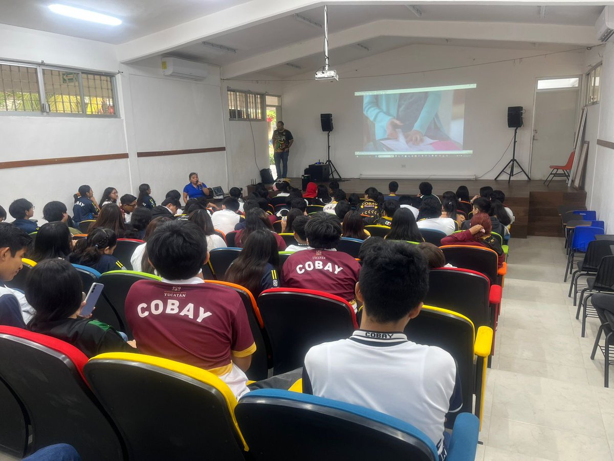 codhey's tweet image. En el Plantel Valladolid del Cobay realizamos el Cine-Debate “Cicatrices” por el #25N. Con el estudiantado de 3er semestre abrimos conversación para identificar violencias, reflexionar y prevenir. La actividad fue facilitada por Georgina G. Díaz Santoyo y María Isabel Pool Ucán.