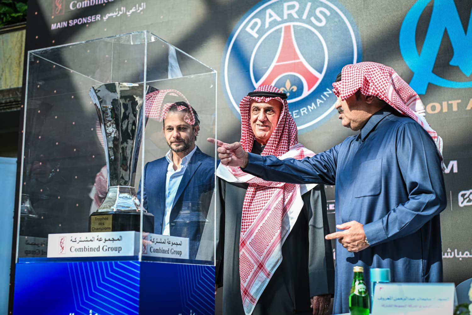 الاتحاد الكويتي لكرة القدم يوقع عقد رعاية مباراة السوبر الفرنسي - توقيع عقد الرعاية مع شركة المجموعة المشتركة للمقاولات - الشيخ أحمد اليوسف الصباح يترأس مراسم التوقيع 