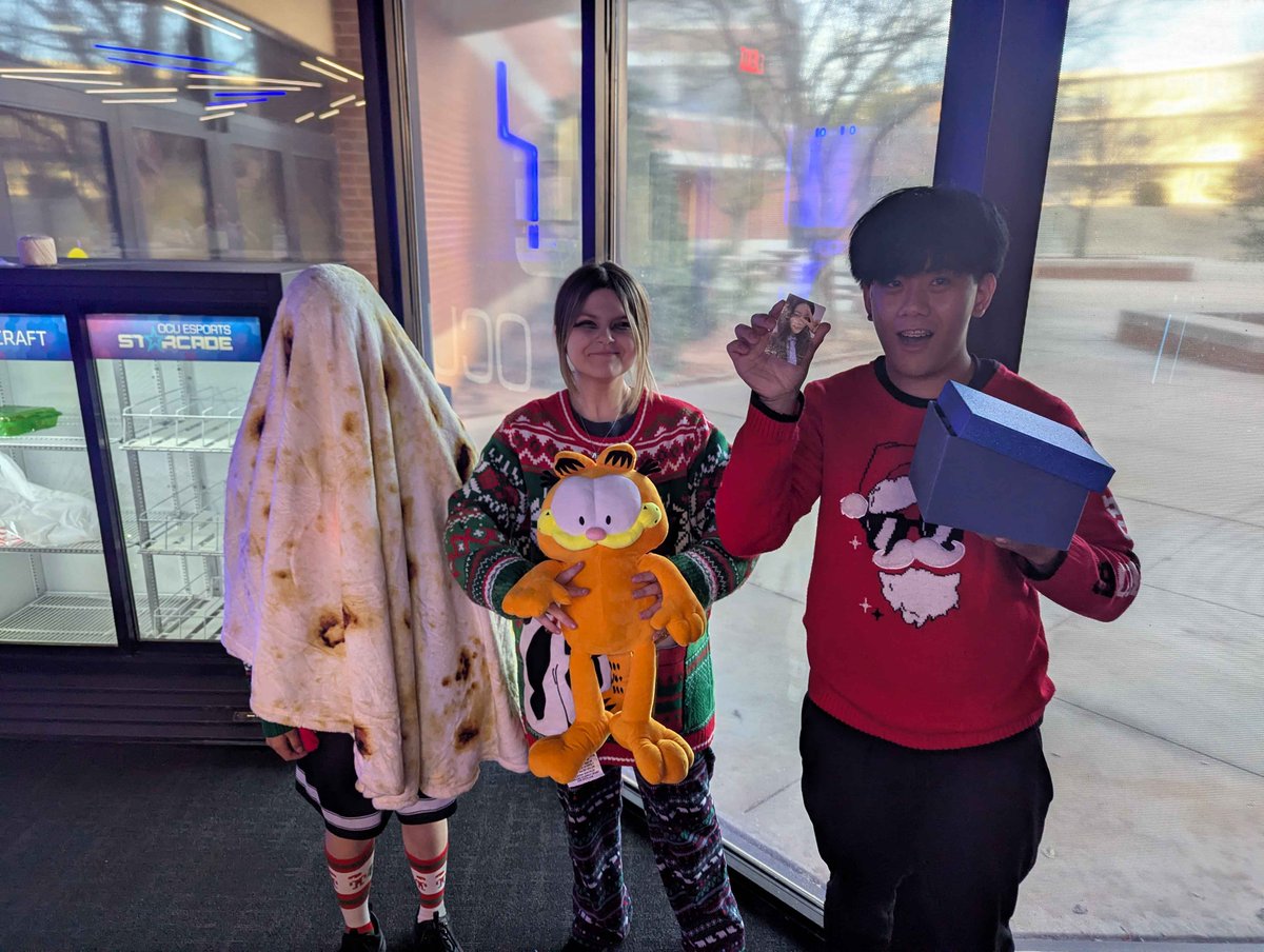 Another successful holiday party! ❄

This year we had a potluck, trivia, white elephant, and an ugly sweater contest! ⛄

Shout out to our hard-working SLT members who helped organize it, especially our Events Coordinator Wesley! 🎄