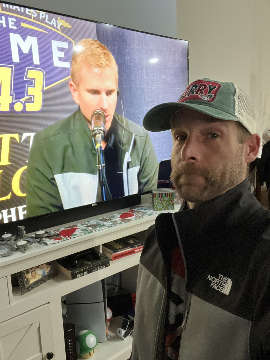 BaseballEC's tweet image. When you realize you have the same warm as hell jacket @StephenIgoe