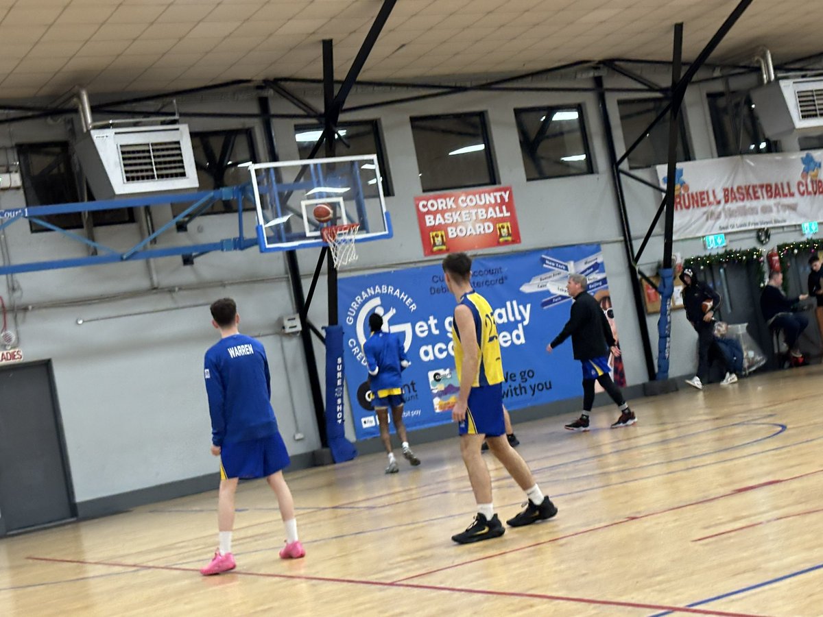 DanJCB001's tweet photo. Warm ups on the go with @BallincolligB Men’s BIDL Team and Carrigaline Basketball ahead of this evening’s @BballIrl Men’s BIDL away game at the Parochial Hall. Cmon Ballincollig🤞👊💪🏀⚫️🔴 #UpTheVillage #bbc #BIDL #BallincolligBasketball #Basketball #Cork https://t.co/B34RTlCngI