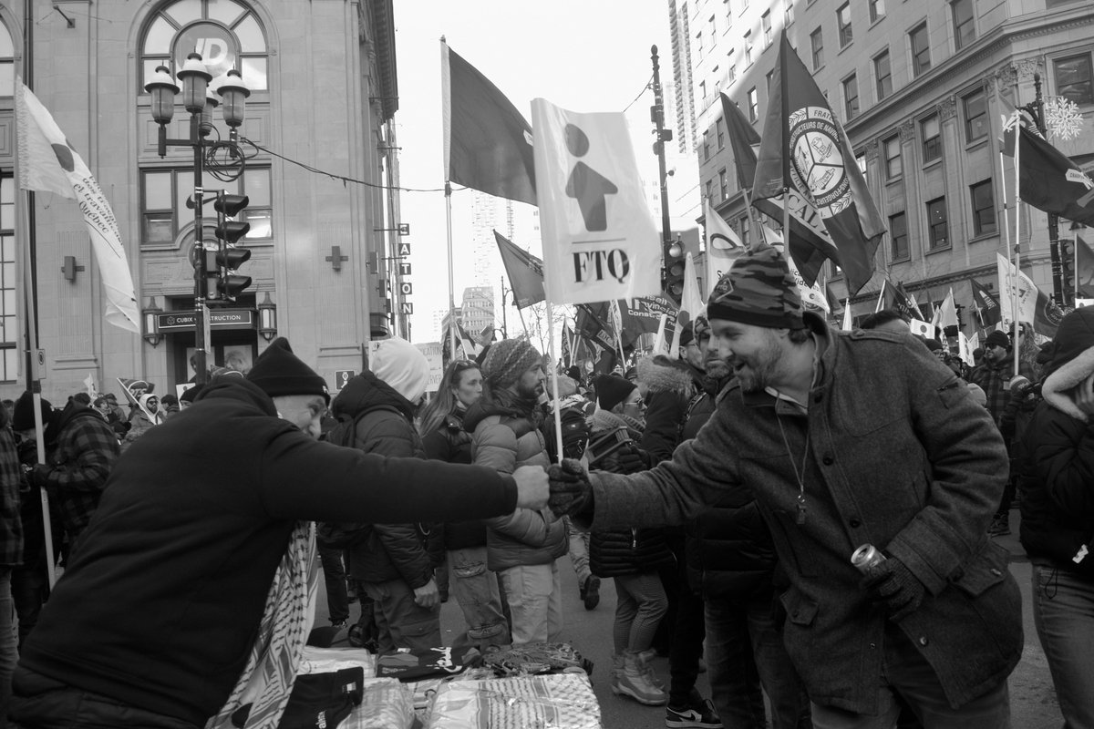 Dancewithme's tweet photo. Large inter-union public rally 'Dans la rue pour le Quebec' ('In the streets for Quebec’), Montreal, QC, Canada (November 29, 2025) #Photography #StreetPhotography #BlackandWhite #rally #protest #rights #workers #unions #social #justice #Montreal #Quebec #Canada https://t.co/QeRfHWTURr