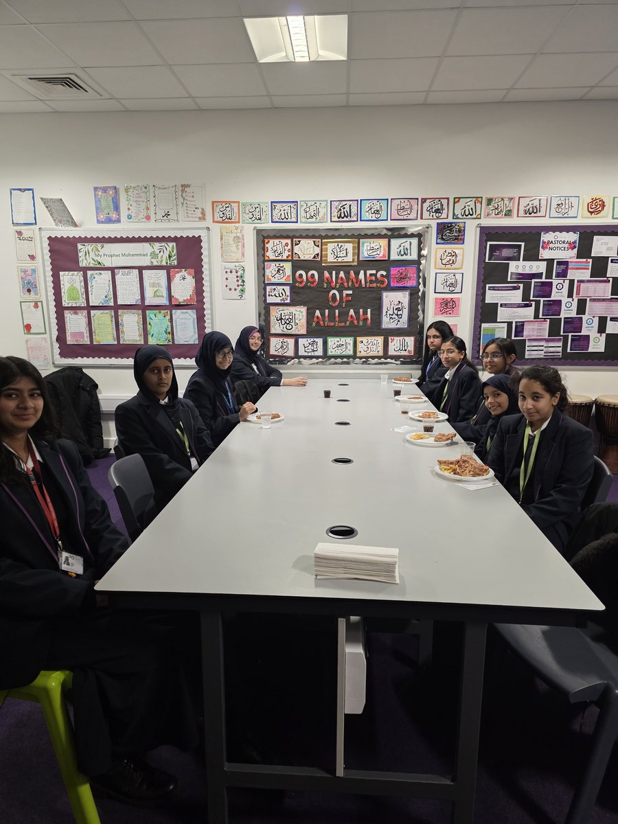 edengirlsWF's tweet photo. We also celebrated our top 30 #ReadingWise learners. It had to be #pizza of course! #rewards @ReadingWise https://t.co/19MrUSFXYT
