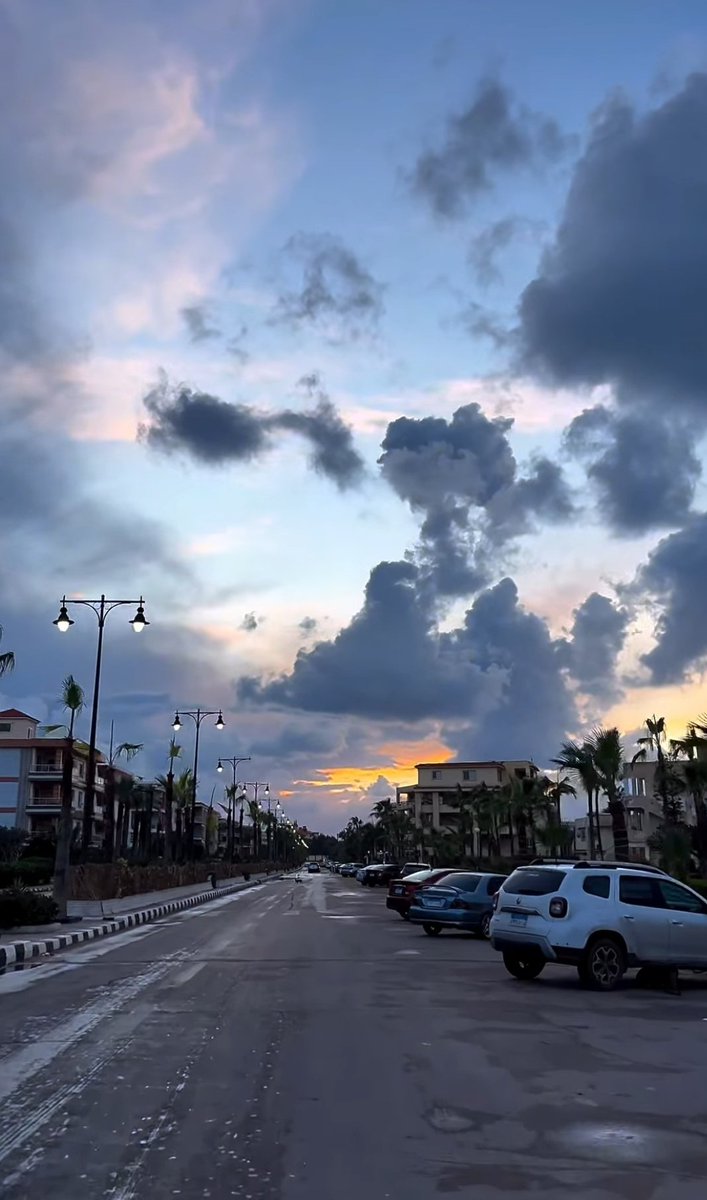 «تحسّ أن الغُروب بيرسم نفسه» :)
Al-Maamoura, Shatby, Alexandria.