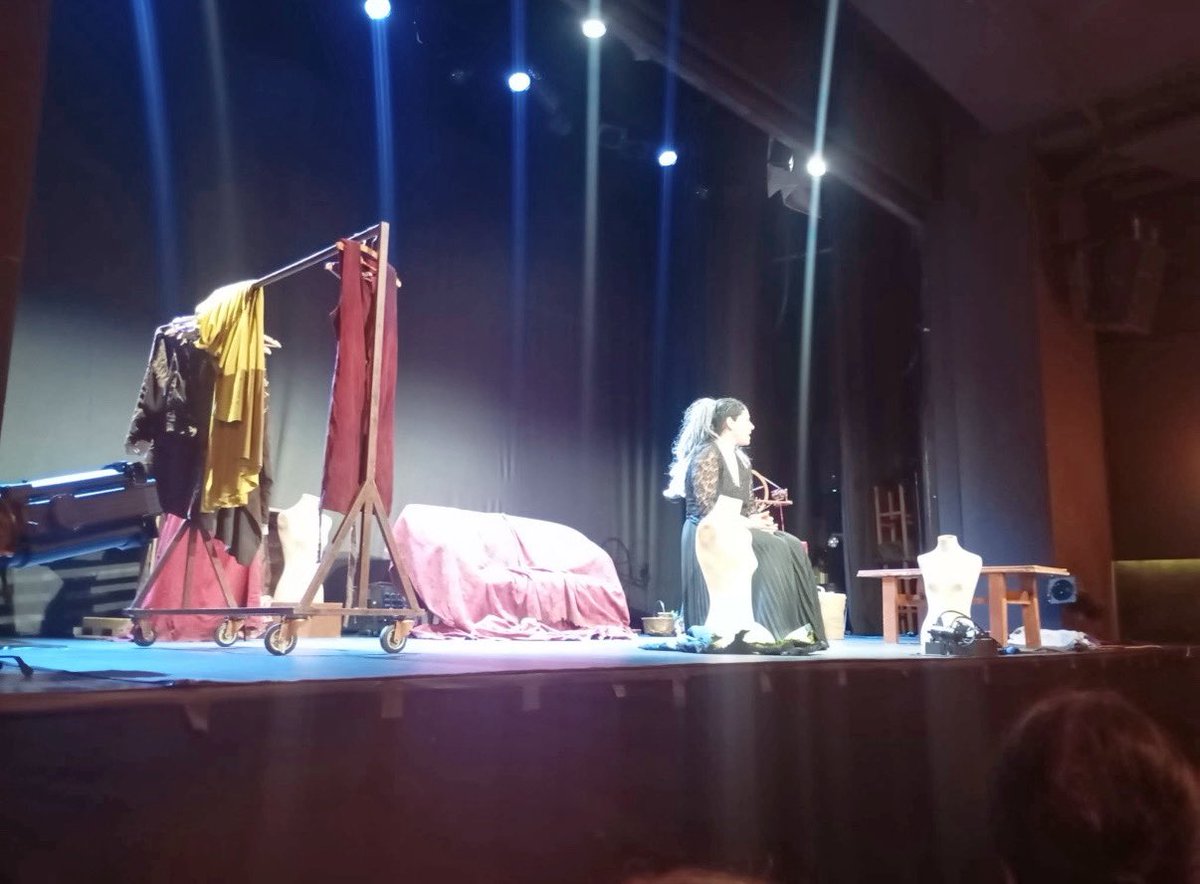 Los alumnos de 1°Bachillerato han asistido, en el Teatro Maravillas, a una excelente puesta en escena de la obra clásica "La Celestina"  después de haberla leído y trabajado en clase.