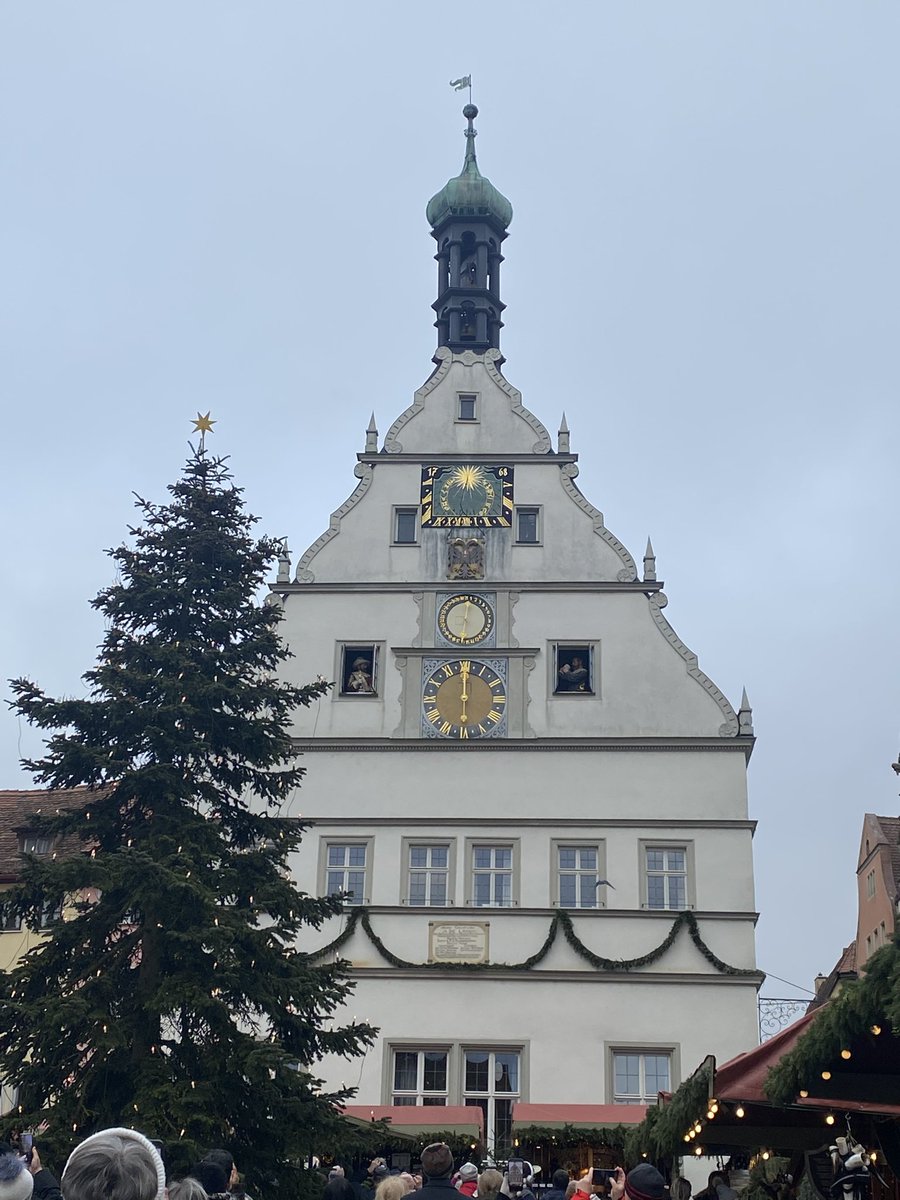 MaSCSS10's tweet image. Wer sich etwas Gutes tun möchte mit schöner Ablenkung und bestem Glühwein direkt vor dem Rathaus👇❣️