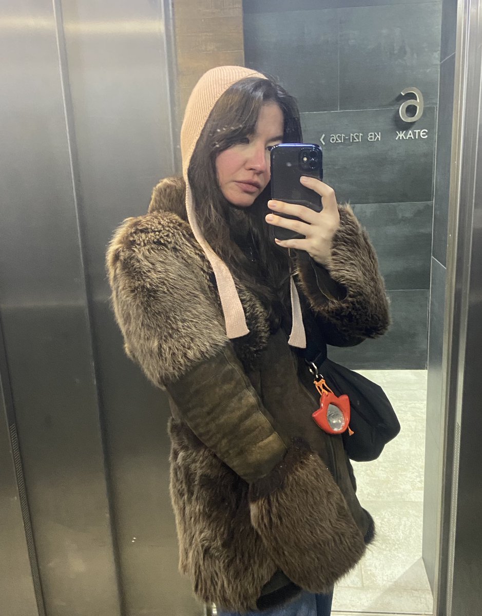 #livinglikeits2003 

(Не пойму дубленка кринж или нет)