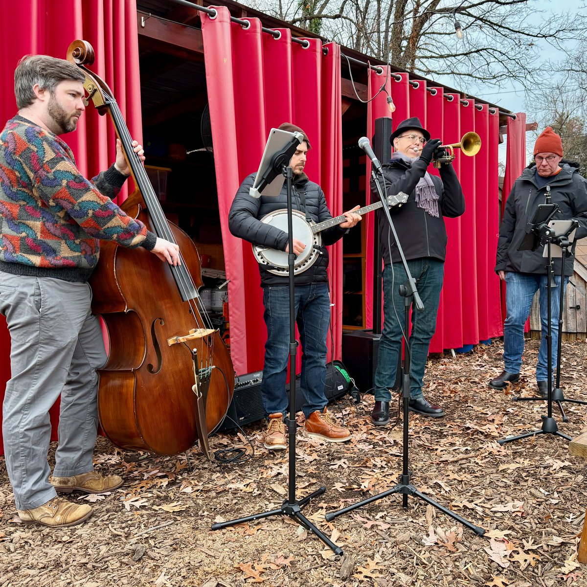 WadeTrumpet's tweet photo. Hot Jazz on a Cool Day with the Foggy Bottom Whomp-Stompers at Edgewood Community Farm Holiday Market, Dec. 13, 2025. https://t.co/M7rAqIkk55