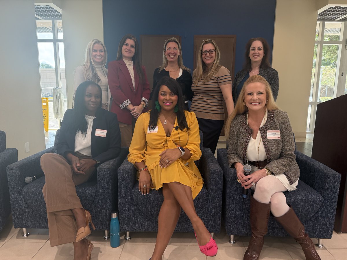 VEInternational's tweet photo. On December 3rd, we hosted the 1st #WinningWomen #LeadershipConference at @NSUFlorida! It was an amazing day dedicated to uplifting young women in the VE program as they take their next steps toward future leadership π
#VirtualEnterprises #VEInternational #VEproud #VESouth #NSU https://t.co/SfJnE8yyQV