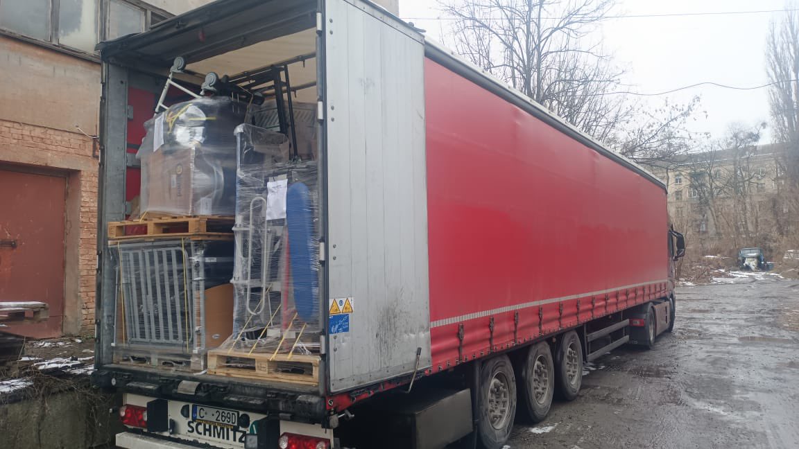 Vans Without Borders 🚐📦 tweet media