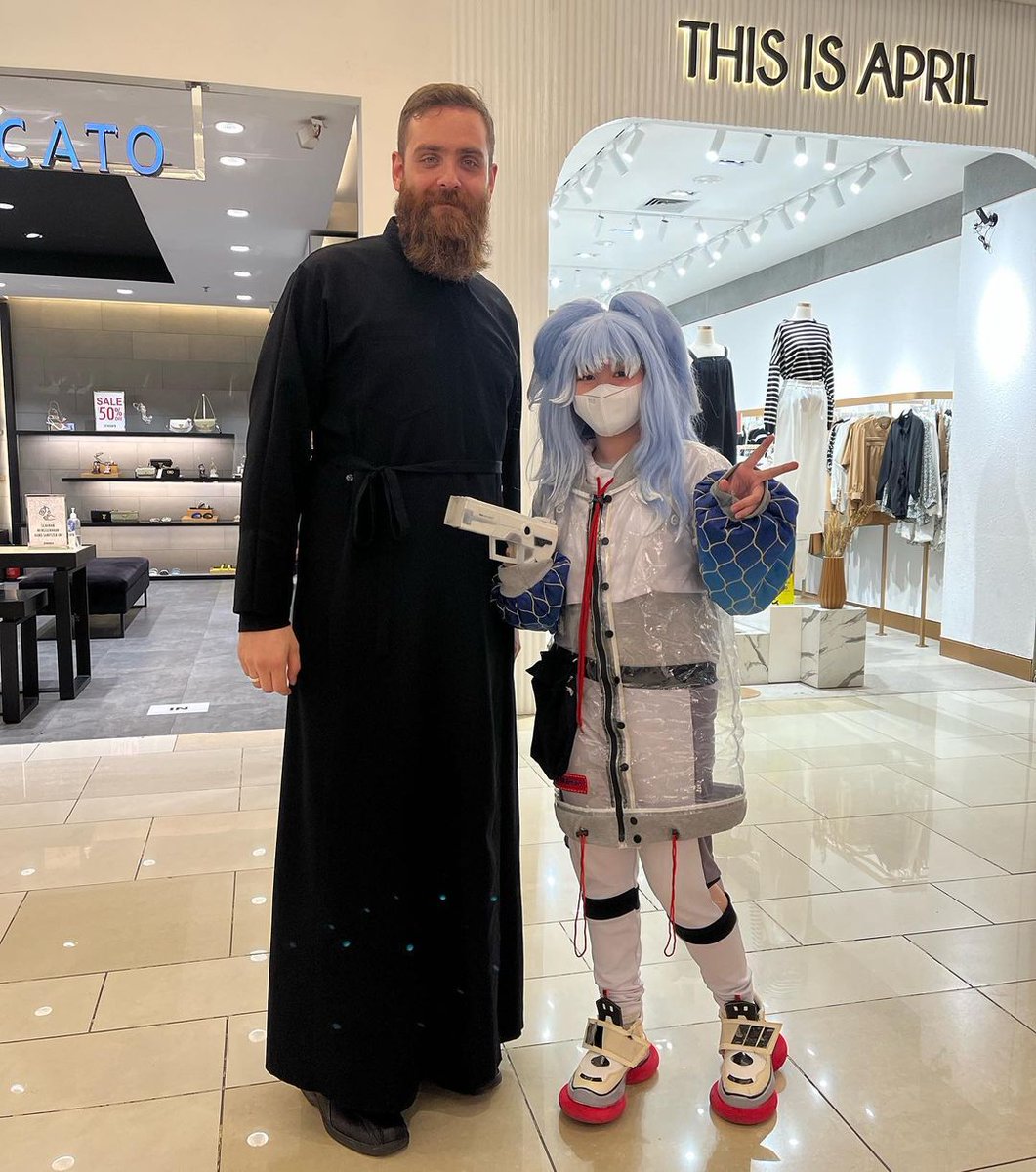Gravantus's tweet photo. Here's something to cleanse your timeline

Orthodox priest with anime girl cosplayer. https://t.co/ynvLSX4tqH