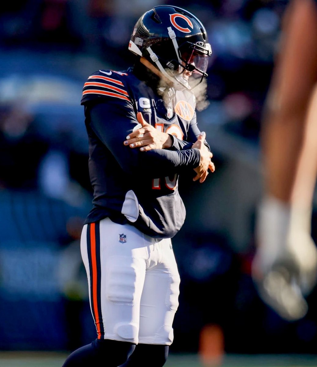 bearszn's tweet image. This photo of Bears QB Caleb Williams hitting the Iceman Celly 🥶🥶

📸: @BaileyBlack01