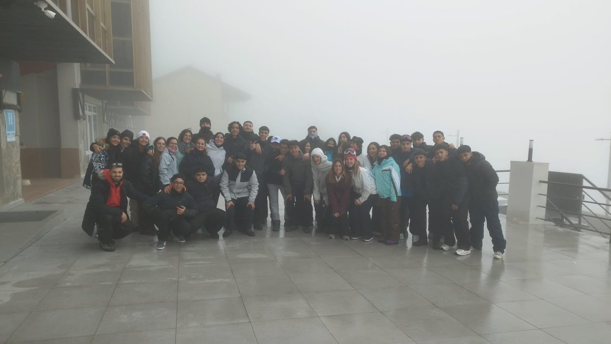 IESMF's tweet image. El alumnado de 1° de Bachillerato ha pasado unos días fantásticos en Sierra Nevada 👏❄️⛄️ #iesmiguelfernandez