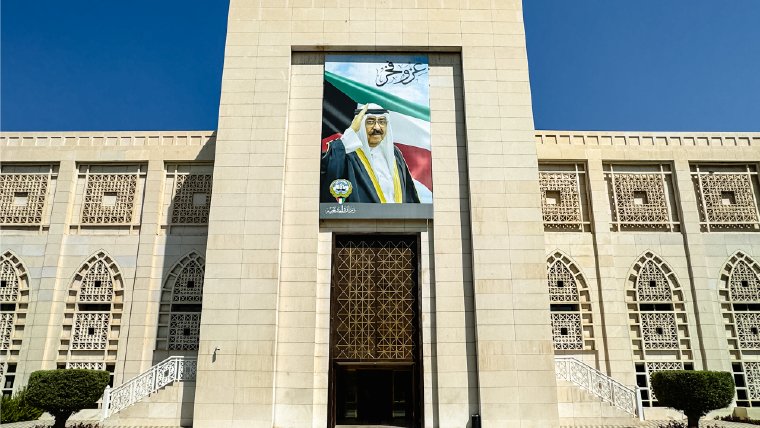 الخارجية: الكويت تدين وبأشد العبارات مصادقة حكومة الاحتلال على إقامة 19 مستوطنة في الضفة الغربية المحتلة. شددت على ضرورة اضطلاع المجتمع الدولي بمسؤولياته القانونية والأخلاقية وإلزام سلطات الاحتلال بوقف أنشطتها الاستيطانية 