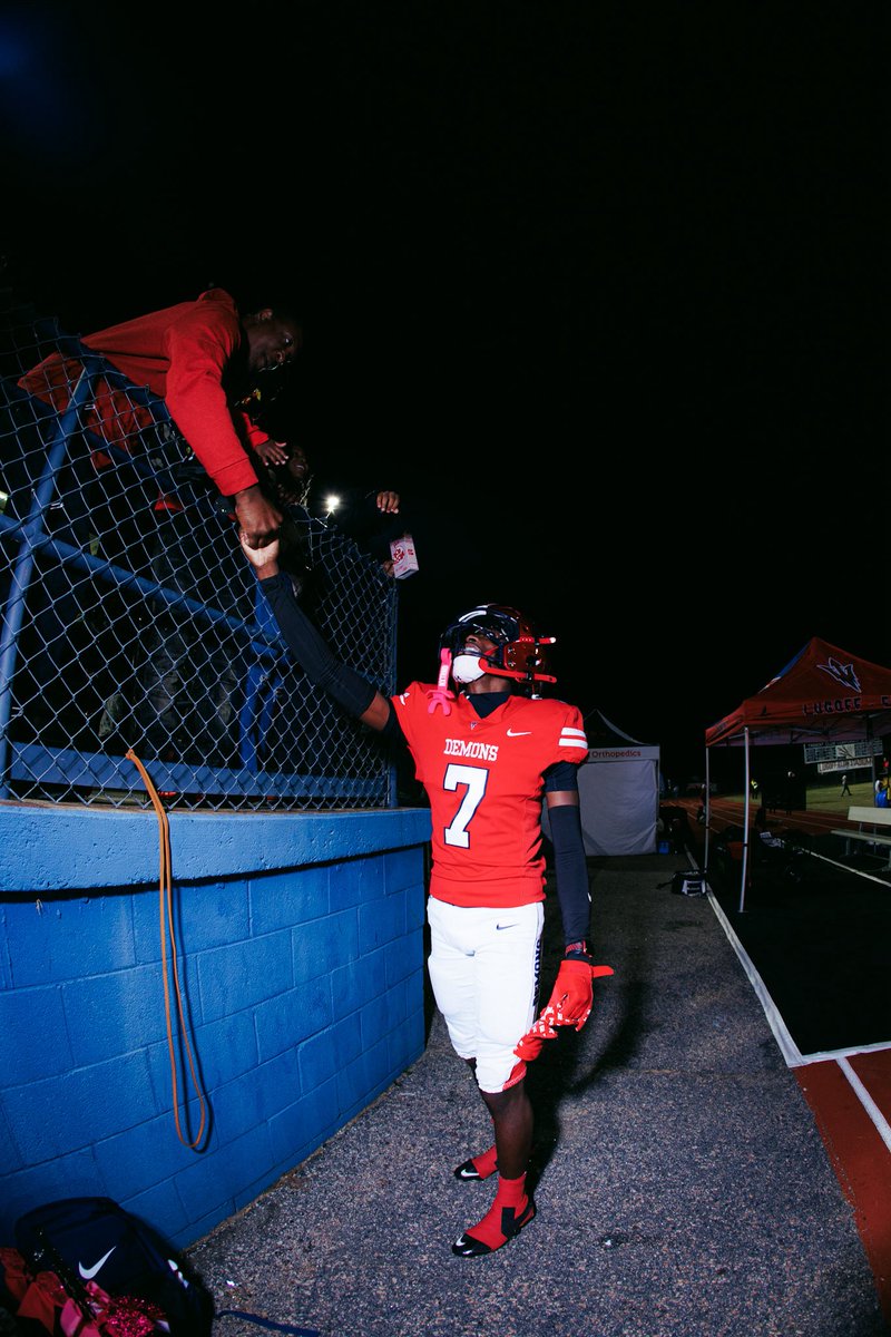 17problemmzz's tweet photo. End Of Sophmore Season Highlights

🚨 51 TOT(37 solo)
🚨5 Pbu’s
🚨1 FF
🚨1 INT
🚨4 TFL

@LE_FB1 @jordanmorris212 @jdvozenja @CoachLiljon @VincentAlbano6 @CoachGuamL @LouatTheState @CoachHefNCSA 

https://t.co/wTPJBT5qv9 https://t.co/kK784I5alp