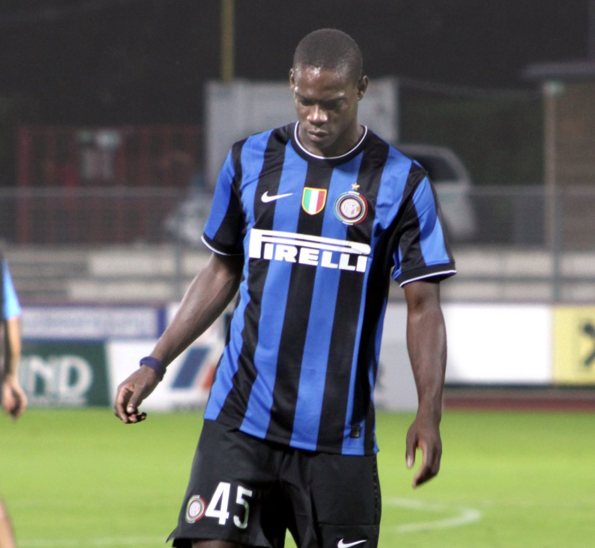 mein gehirn:                       ich: 
die bolognese kocht
da seit einer stunde.
du kannst dir jetzt
nicht einfach einen
löffel ins maul
schieben. du
verbrennst dir den
mund. du wirst dich 
nur wieder ärgern.
reiß dich zusammen.
vertrau mir. bitte.