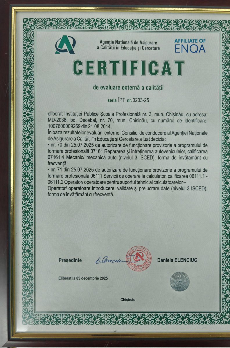 sp3chisinau's tweet photo. La data de 16.12.2025, Școlii Profesionale nr. 3 i-a fost înmânat Certificatul de evaluare externă a calității pentru două programe de formare profesională, de către ANACEC. Acest fapt confirmă efortul comun al întregii echipe în asigurarea unei educații profesionale de calitate. https://t.co/wgtFtGnzwj