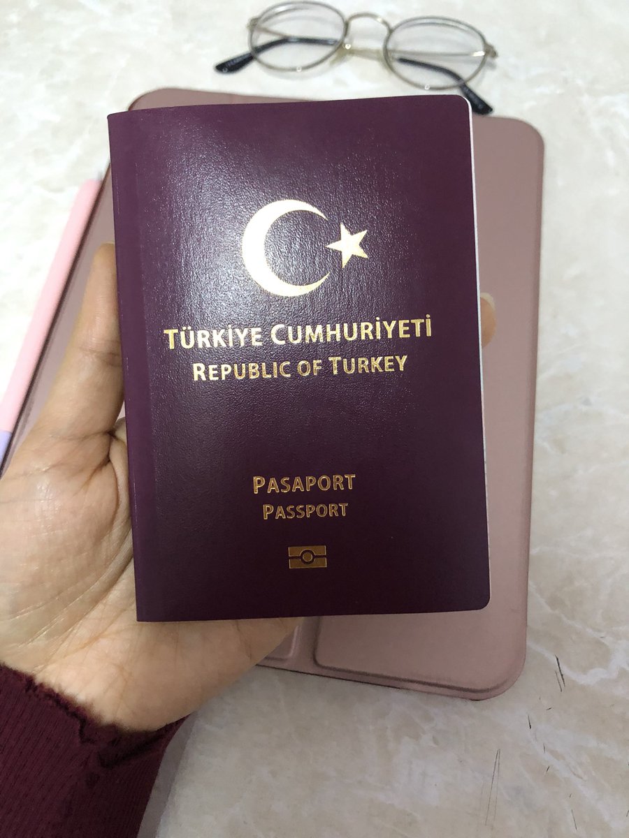 Yıkılası pasaport nasıl da dünya turuna çıkaracakmış gibi hissettiriyor