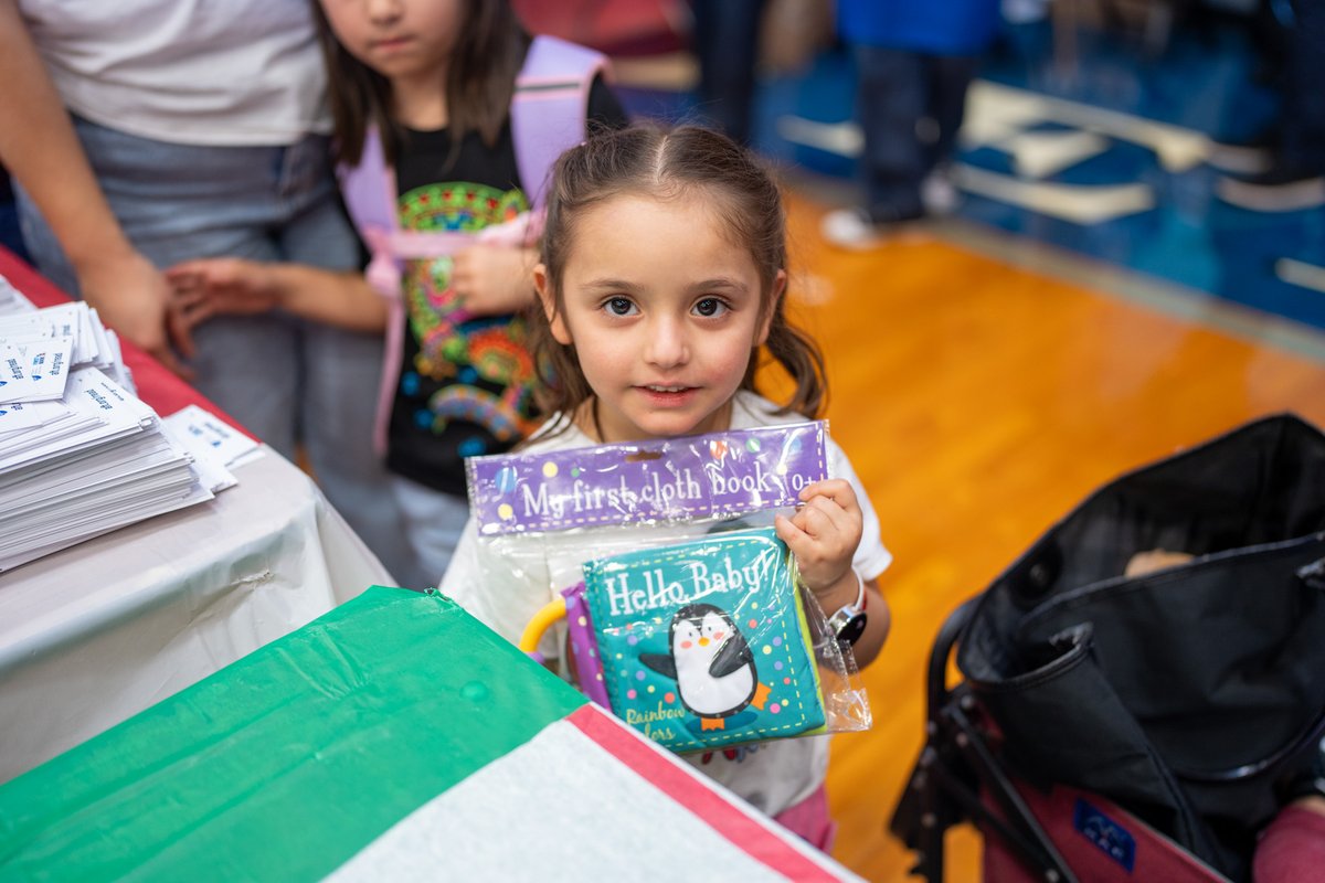 SpringISD's tweet image. Winter Literacyland brought families together Friday night at Dekaney HS for stories, activities, and reading fun — and 3,300+ books were given away!

Thank you to our generous sponsors, with special appreciation to Spring AFT, our main book sponsor, for supporting literacy…