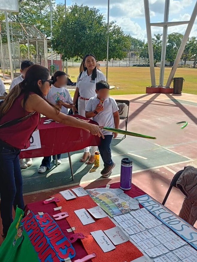 codhey's tweet image. 🎲🤝 Aprender, jugar y cuidarnos también es hablar de derechos. En Villa Palmira participamos en la jornada “Aprendemos, jugamos y nos cuidamos” (Dif Yucatán). 🧩 En “Juguemos a Prevenir” fuimos jurado: Cristian Suárez Haro e Ivón Karina Becerra Couoh. #CODHEY