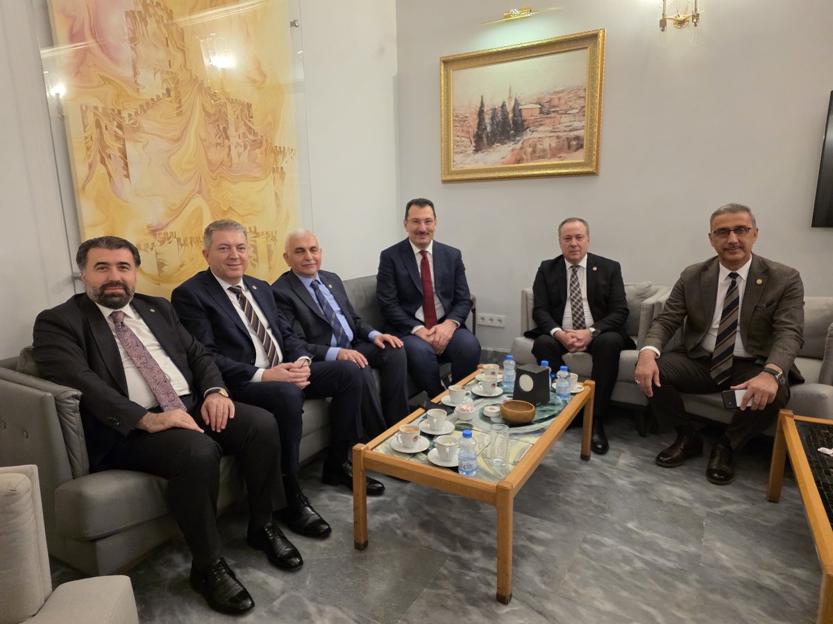 aliihsanyavuz54's tweet photo. Güne birim toplantımız ile başlamıştık. 

Sonrasında Adalet Bakanımız Sayın @yilmaztunc ile İçişleri Bakan Yardımcımız Sayın @av_mehmetsaglam'ı ziyaret ederek kendileriyle fikir teatisinde bulunduk.

Adalet Bakanımız Sayın Yılmaz Tunç ile reform süreci ve güncel başlıklar üzerine kapsamlı ve verimli bir görüşme gerçekleştirmemizin ardından soluğu Meclis nöbeti için Meclis Kulisinde aldık.

Ziyaretçilerimizi kabul, milletvekillerimizle hasbihal etme  vs.derken gerçekten bereketli bir günü geride birakmış oluyoruz. 

Herkese Allah rahatlık versin!