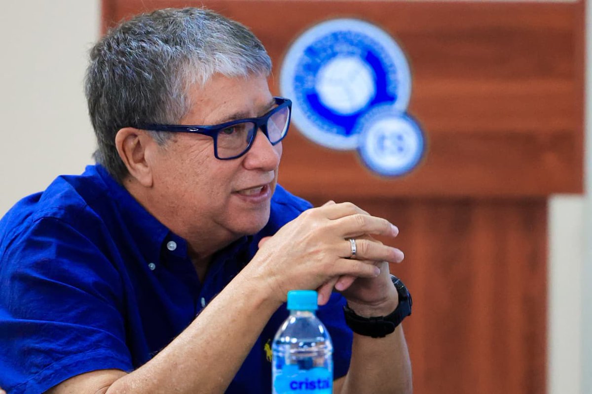 #Deportes #LaSelecta #FESFUT 

Hoy continuó el trabajo en la FESFUT con la la reunión entre el presidente Yamil Bukele y los cuerpos técnicos de las selecciones, donde hablaron sobre los proyectos que se desarrollarán. #LaGNoticias #ElSalvador lagnoticias.com