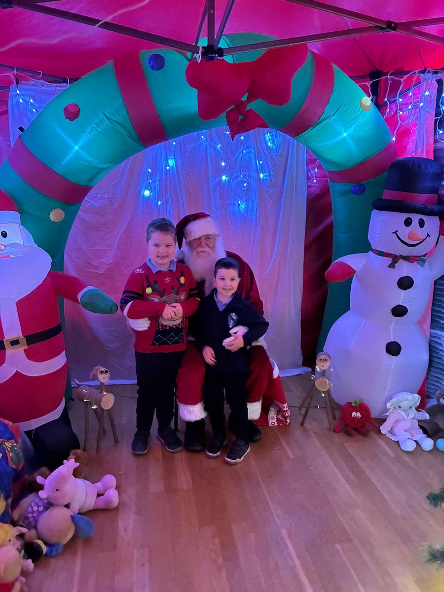 DurrowNS's tweet photo. The most wonderful time of the year... junior infants have been so good this year. https://t.co/xrpxfZuk1u