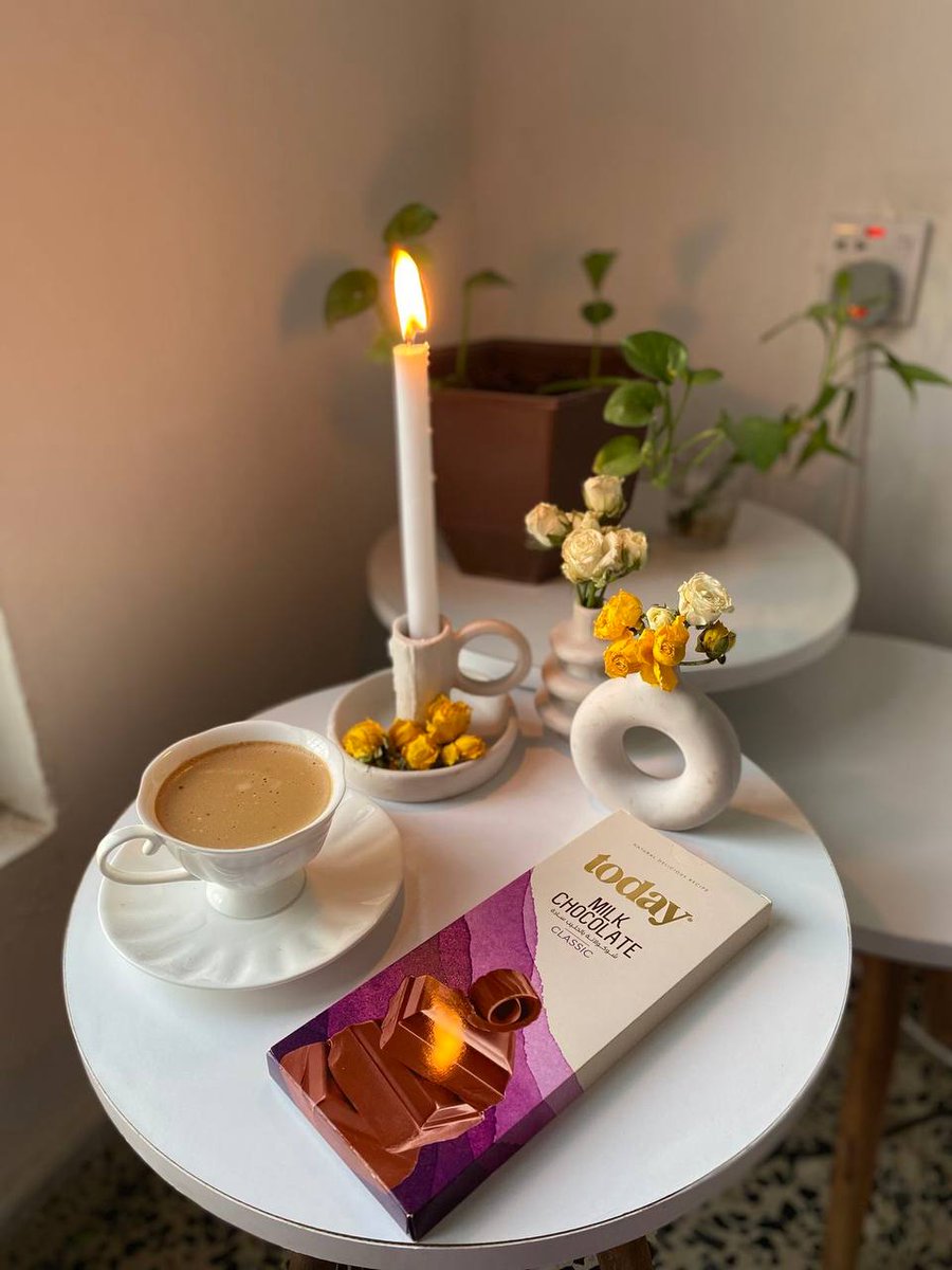 فلمَّا تلاقينا نسينا عتابنا
وكان لقاءٌ بالودادِ يجودُ
ألا ليت أيام الوصالِ مديدةُ
وليتَ زمانًا بالودادِ يعودُ

⁧ #قهوة_المساء ⁩ 
⁧ #مساء_الخير_والسعاده_للجميع ⁩