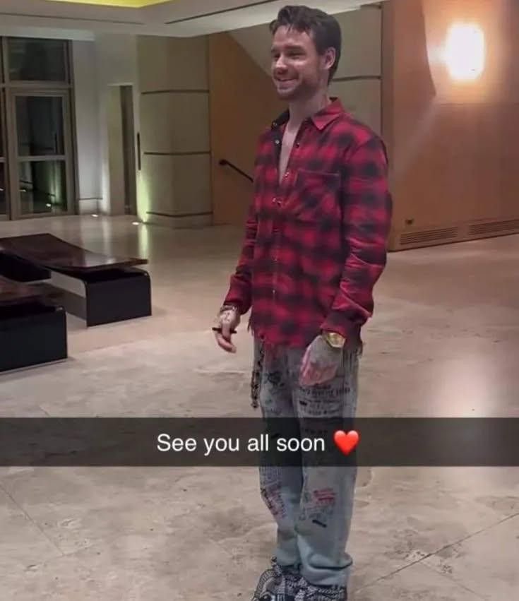 VickyNicole3's tweet image. It’s the 16th, Liam. Again. 14 months… Why?

The world is still spinning around the sun, never stopping, never giving up, even if we feel like doing that every single day.

We fight every day. There are days when we feel like giving up. Disappearing. There are days when we fade…