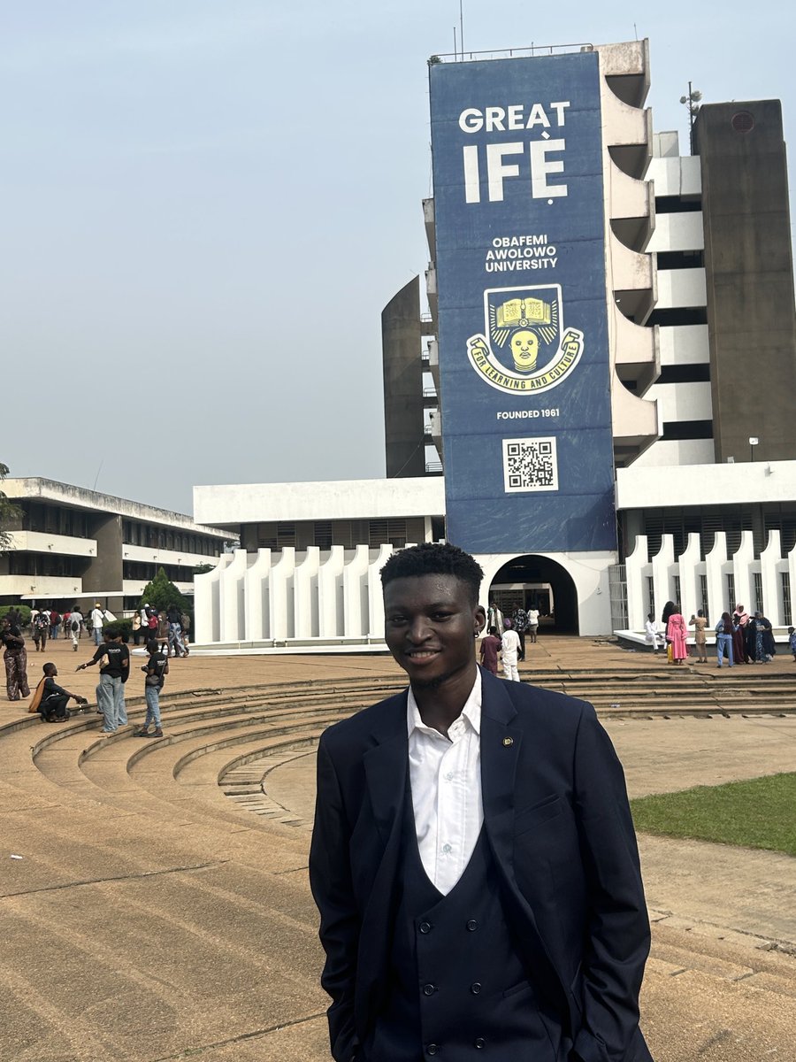 Michael0X5's tweet photo. Okayyy, Okayyy, God did. 🎓

Thank you Doc.

Jah Bless 🤲🙏❤️

@TobilobaLucky 
@Daveoffszn https://t.co/4l11tB9k8Z