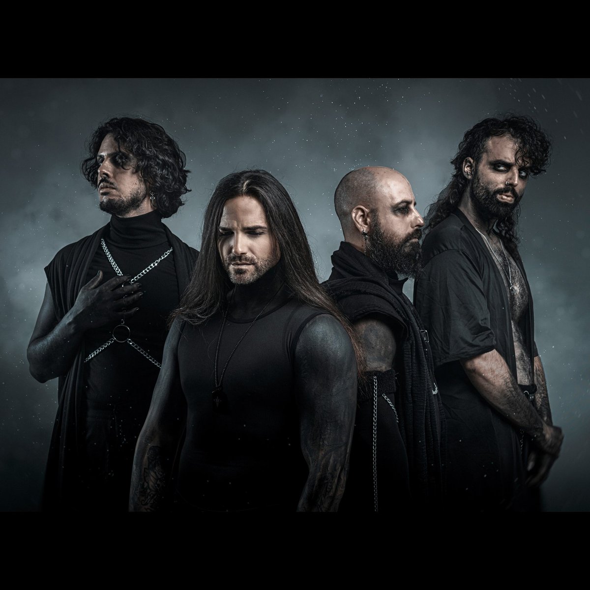 🔥 𝐇𝐄𝐀𝐃𝐎𝐍 𝟐𝟎𝟐𝟔 ᴘᴀʀᴛ. ɪɪ 🔥

Os dejamos por aquí la segunda sesión fotográfica de banda con motivo del lanzamiento de nuestro nuevo trabajo "𝐄𝐋 𝐃𝐄𝐒𝐂𝐄𝐍𝐒𝐎".