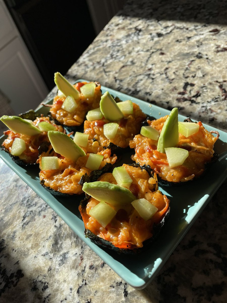 PopsD1996's tweet image. I made sushi last night, had some left over rice and made sushi bake bites for lunch today. Someone get me out this kitchen😅🔥