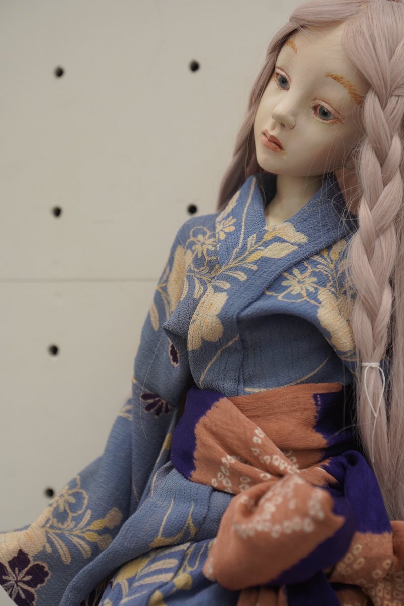 大正浪漫と中世欧羅巴から時空を越えて現れたような衛本祐香さんの作品「無題」。

東京都美術館にて開催されている「人形研展」にて。

#祐香
#人形研展