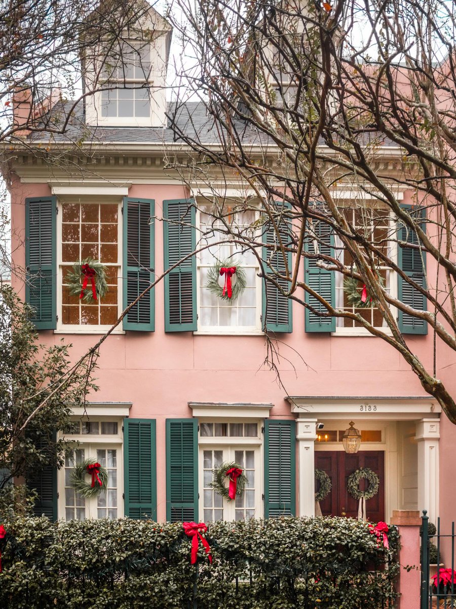 VisitNewOrleans's tweet photo. All dressed up for the holidays, NOLA style—y’all come see 🎁

@thenoladiaries @mdlab @nolamaven @krakenhousenola https://t.co/o3WjIx7uom