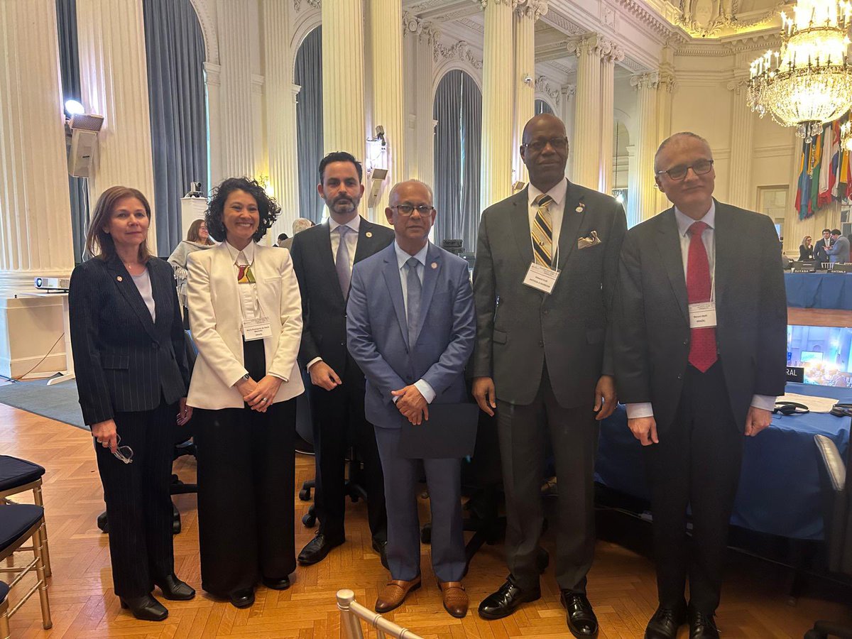🗣️O 🇧🇷 foi eleito Presidente da Comissão Interamericana para Controle do Abuso de Drogas <a href="/CICAD_OEA/">CICAD_OEA</a> durante a 78ª Sessão Regular (16 a 18/12). Na abertura, o <a href="/SG_OEA_OAS/">SG_OEA_OAS</a> Albert Ramdin destacou papel da CICAD na coordenação dos esforços nas Américas para enfrentar desafios comuns