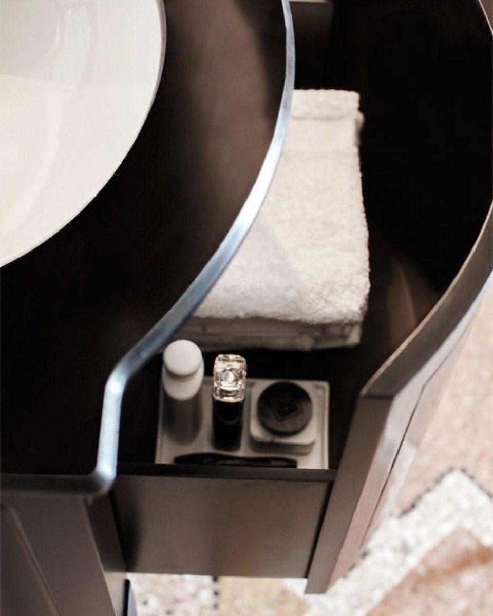 BathHouseDesign's tweet photo. Brimming with historical &amp; heterogeneous cultural references, Gentry Home is a contemporary take on classic styles &amp; a faithful interpretation of different aesthetics, from Victo rian to Art Déco.

Find out more @BathHouseDesign
https://t.co/zZFcojWAg9

#gentryhome https://t.co/r2vGfeFEg5