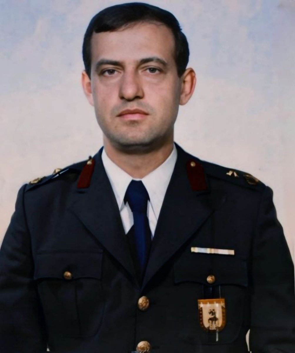 Esat Oktay Yıldıran, şerefli bir Türk askeridir!